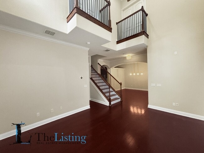 Building Photo - 827 Meridale Ave