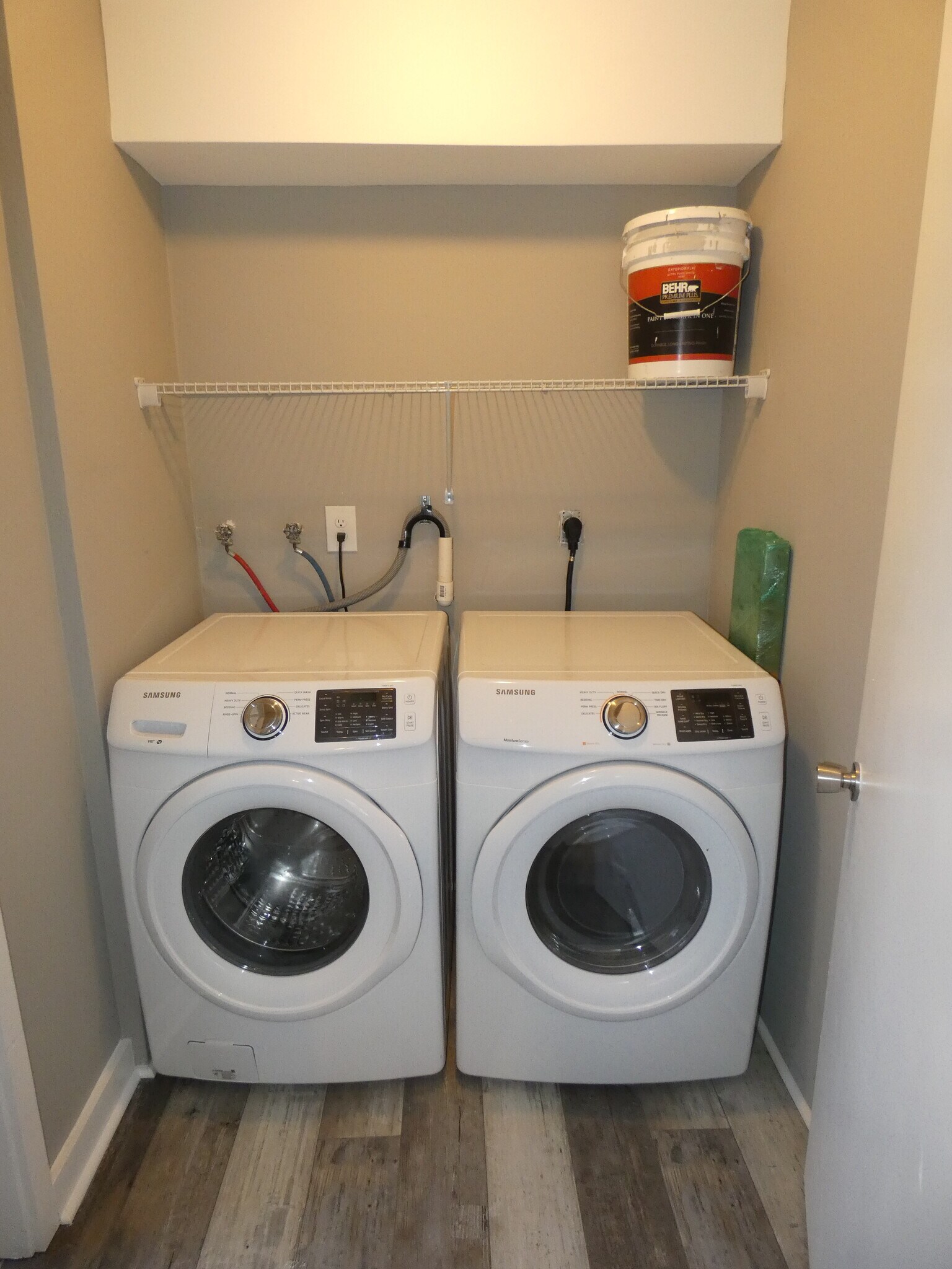 Building Photo - 14212 NE 4th Ave