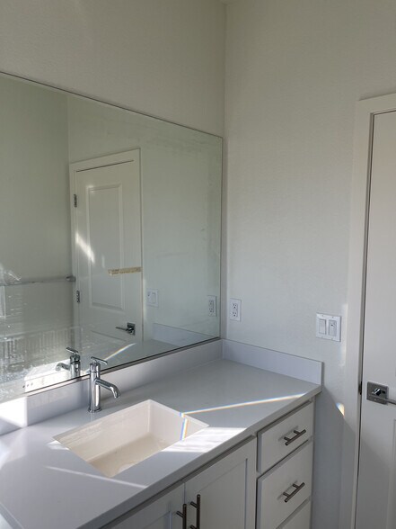 Building Photo - 5418 Paularo Way