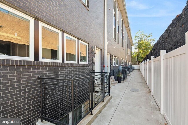 Building Photo - 1224 N 26th St