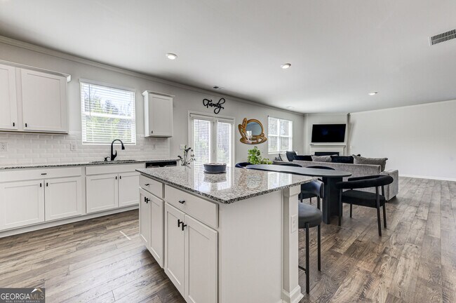 Building Photo - 3154 Ellenton Dr