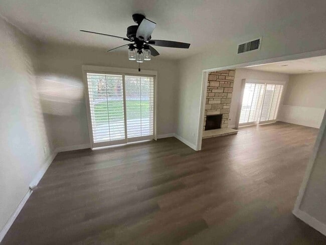 Building Photo - BEAUTIFUL FOUR BEDROOM TWO AND A HALF BATH HOME!