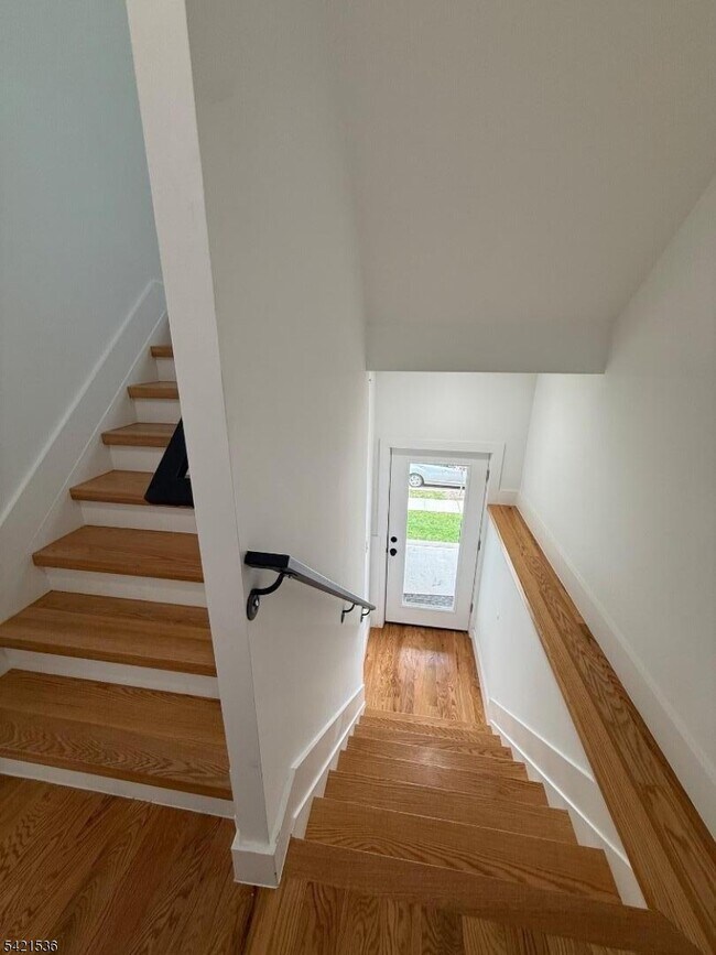 Building Photo - 223 Monroe Ave