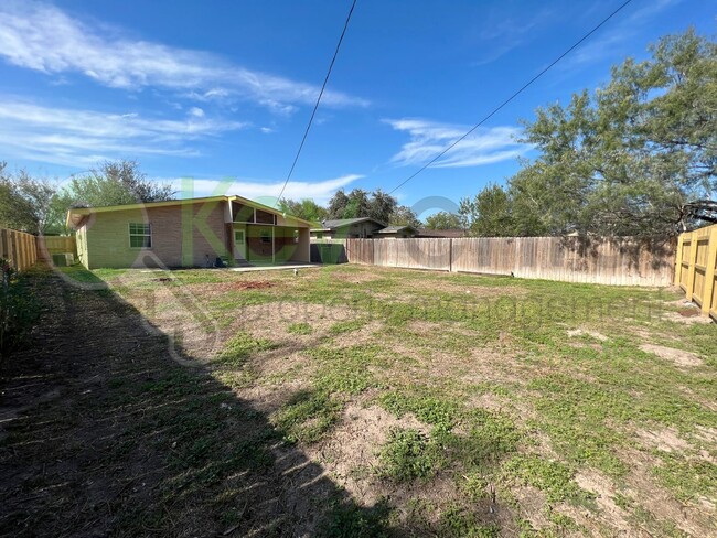 Building Photo - Beautiful 3bed/1.5 bath home in Edinburg!