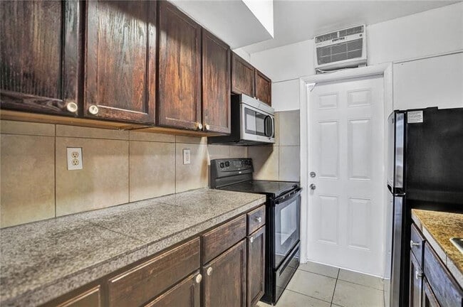 Building Photo - 1400 Pennsylvania Ave