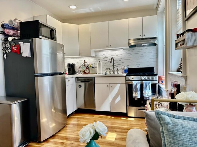 Building Photo - 2 bedroom in Boston MA 02114