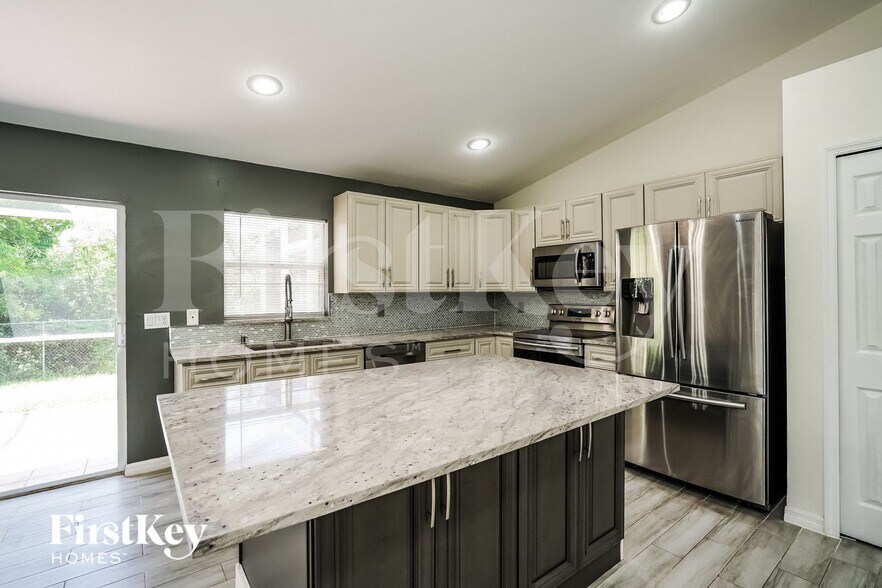 Building Photo - 8451 Caloosa Rd