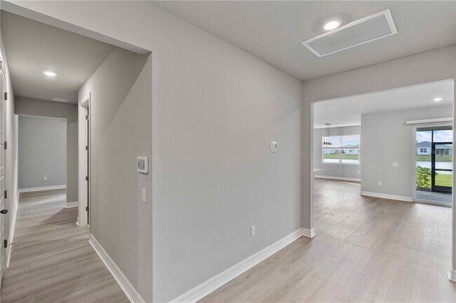 Building Photo - 16420 Seven Lks Ave