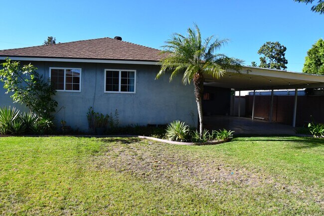 Building Photo - 1210 E Oakmont Ave