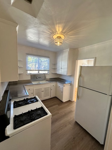 Building Photo - 124 Sweetzer Ave