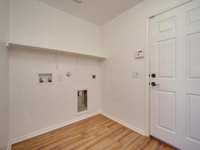Building Photo - 6705 Crosne St