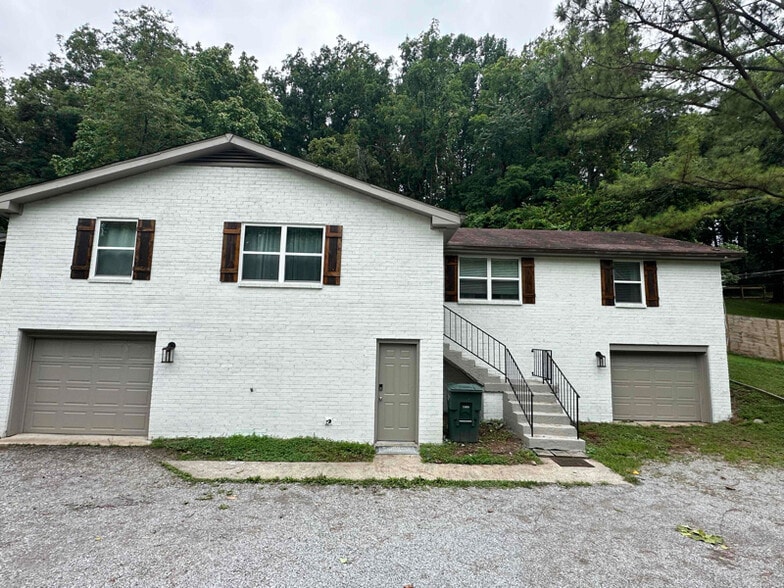 Building Photo - 688 Frankfort Dr