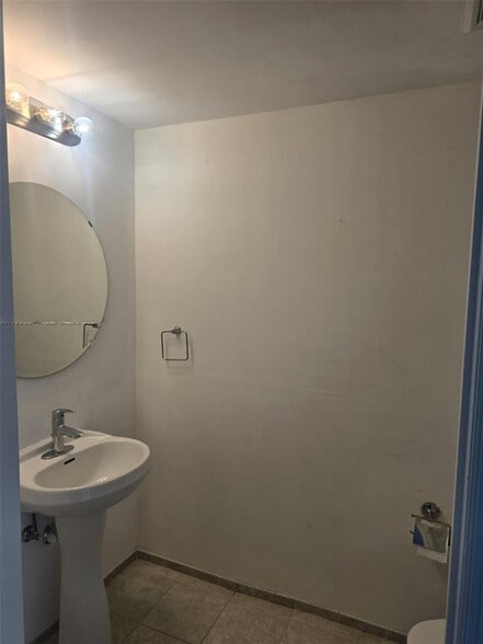 Building Photo - 60 SW 13th St