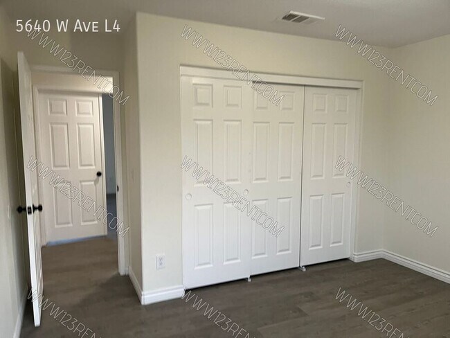 Building Photo - 5640 W Ave L4