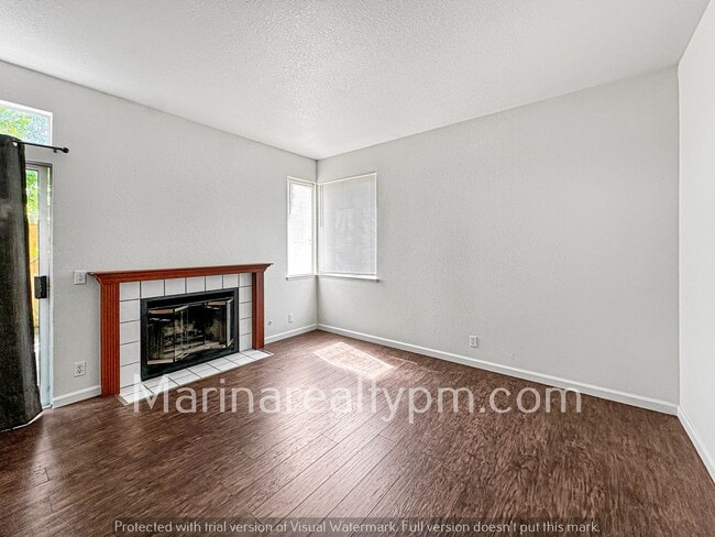 Building Photo - Charming 4 bedroom 2.5 bath in Glen Cove, ...