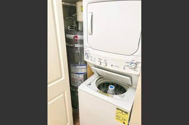 Building Photo - Great 2bd 2bath Downtown Seattle Condo For Rent!