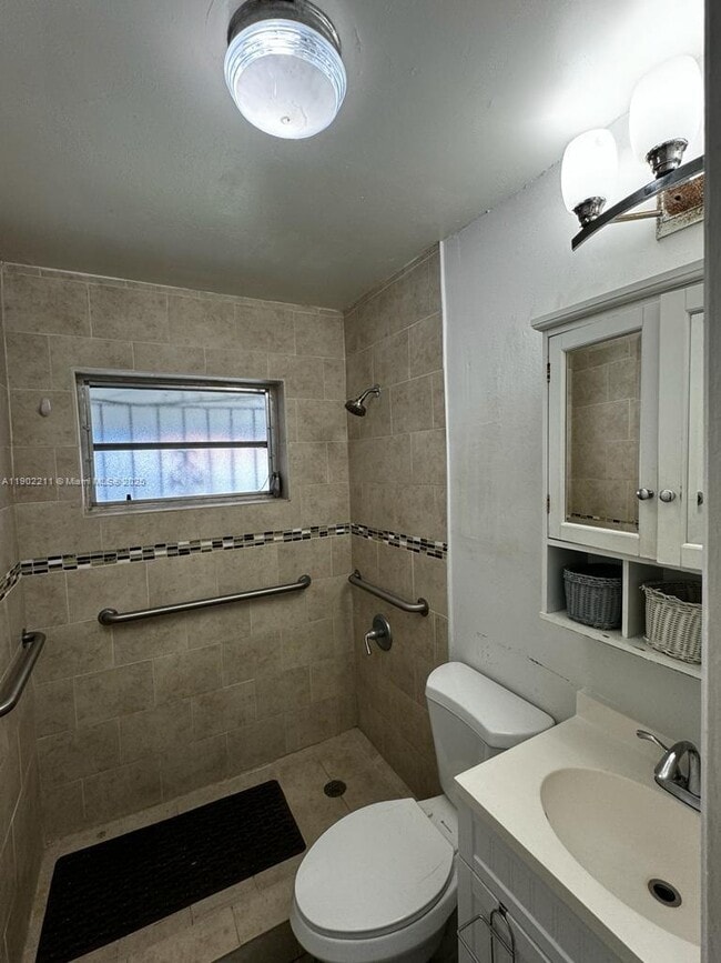 Building Photo - 2734 SW 30th Ct