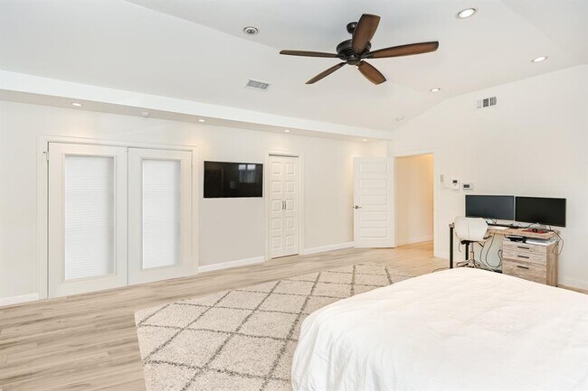 Building Photo - 8911 Birdwood Ct