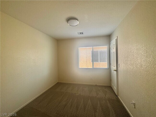 Building Photo - 7512 Jacaranda Leaf St