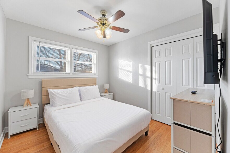 Building Photo - 3457 Main St