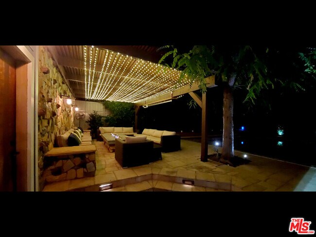 Building Photo - 4744 Haskell Ave