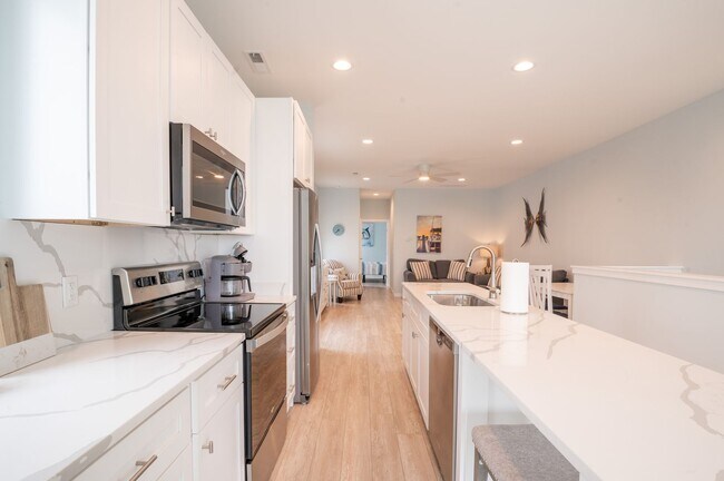 Building Photo - PET FRIENDLY OFF-SEASON RENTAL WITH OCEAN VIEW