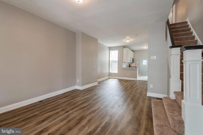 Building Photo - 5524 Delancey St