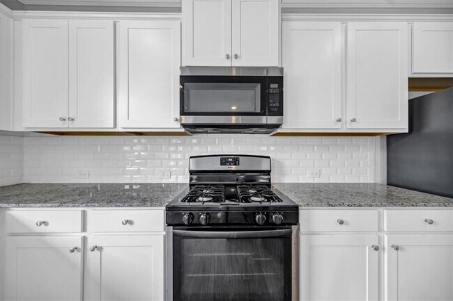 Building Photo - 167 Fernbrook Trl