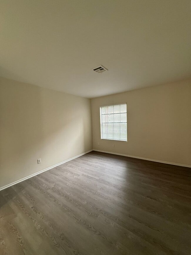Building Photo - Terrific 2Br/2Ba Condo in Terra Vista II