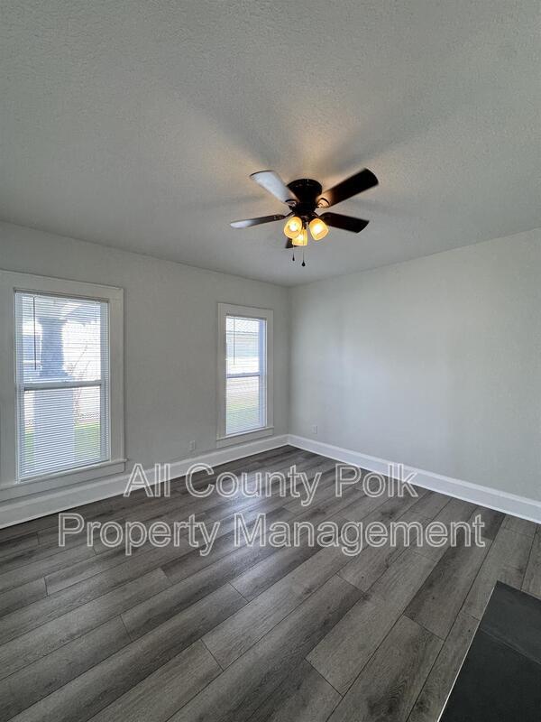 Building Photo - 1044 W Lime St