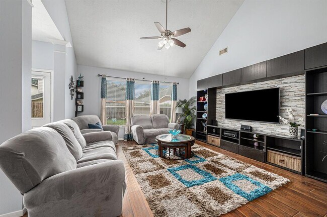 Building Photo - 7010 Paradise Park Bend