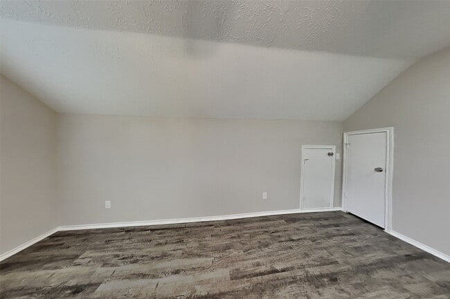 Building Photo - 2415 Pebbledowne Cir