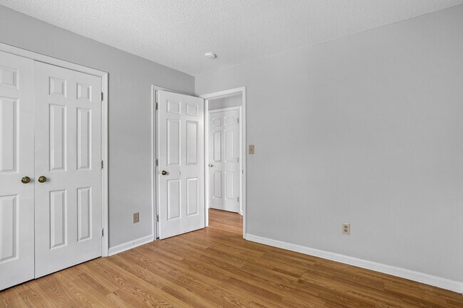 Building Photo - 1321 Park Glen Dr