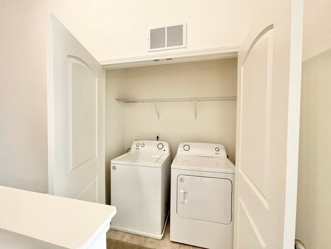 Building Photo - Charming Townhome Community in Mooresville...