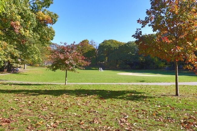 Building Photo - 1805 Beacon St