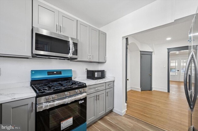 Building Photo - 703 N 66th St