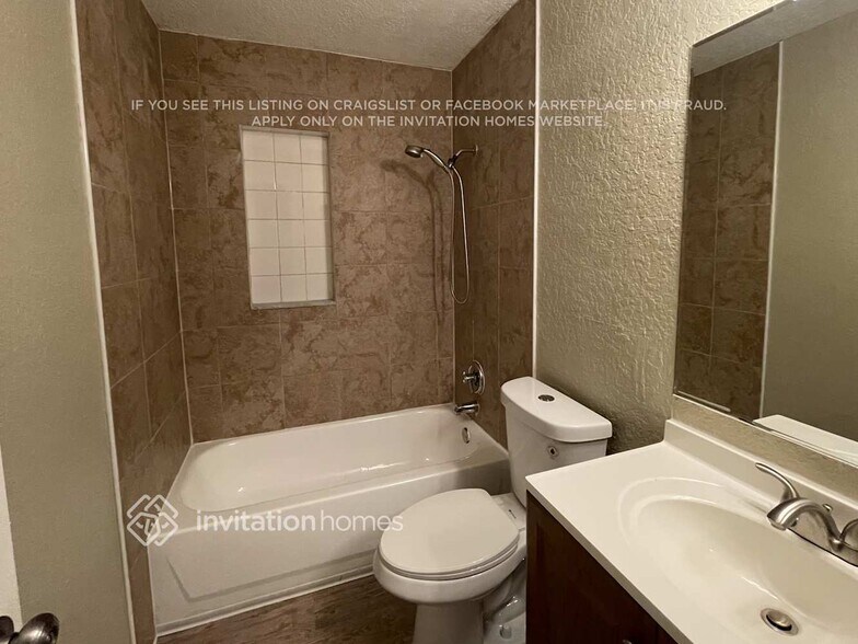 Building Photo - 1410 Stonehaven Way