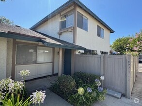 Building Photo - Charming 3 Bedroom in Thousand Oaks