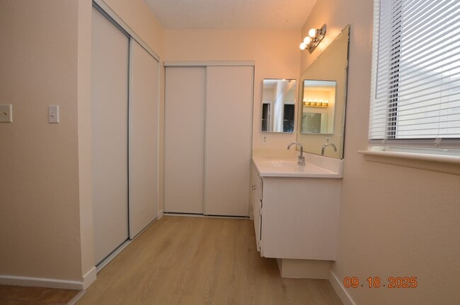 Building Photo - 3646 Longfellow St
