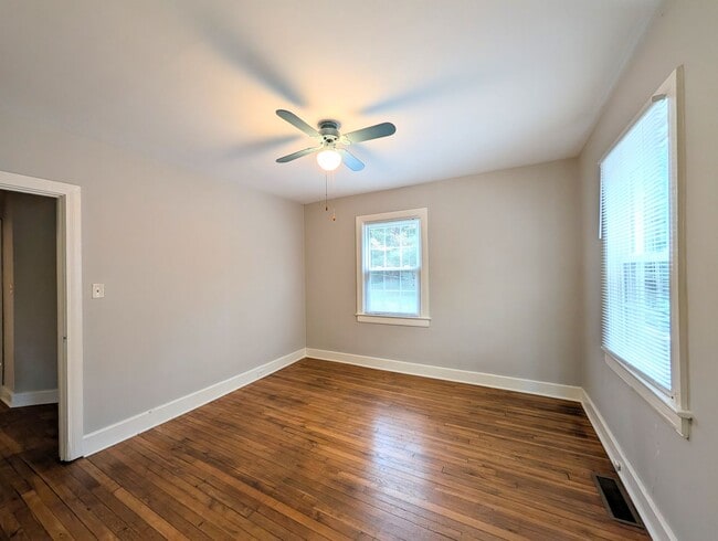 Building Photo - 401 Furches St