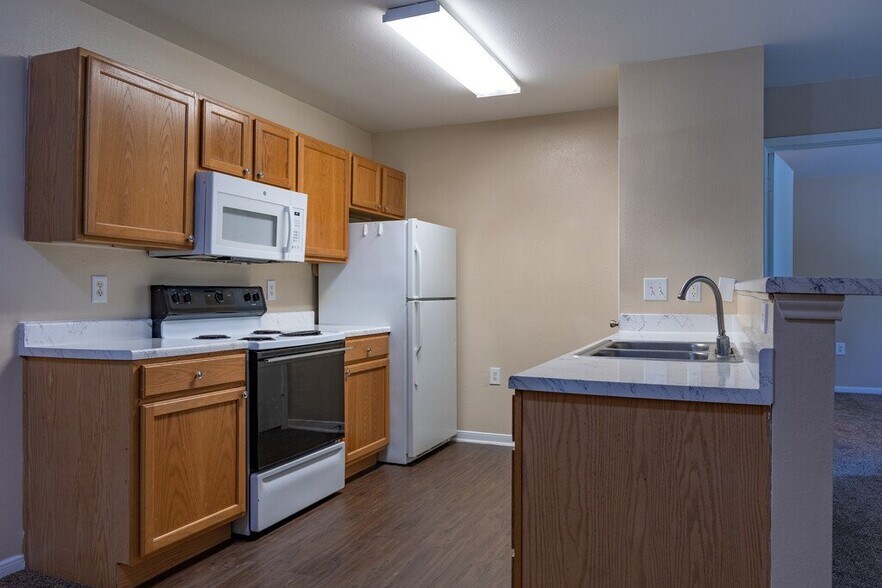 Building Photo - 811 Cloyd Dr