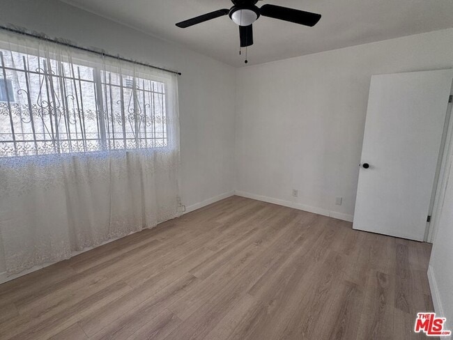 Building Photo - 1542 W 60th St