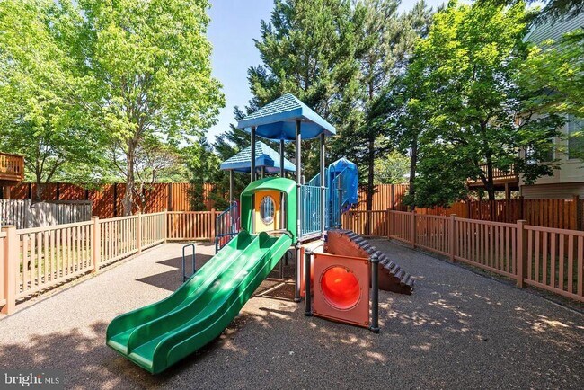 Building Photo - 113 Lake Cook Dr