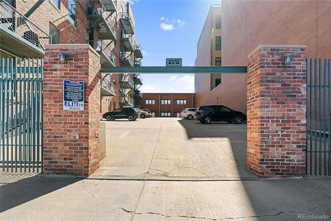 Building Photo - 1 BED 1 BATH 2 PARKING SPOTS ACROSS FROM ROCKIE'S STADIUM!