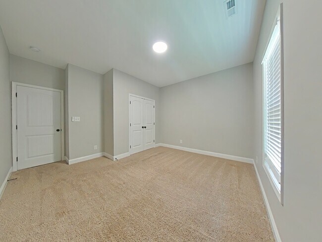 Building Photo - 171 Tellmont St