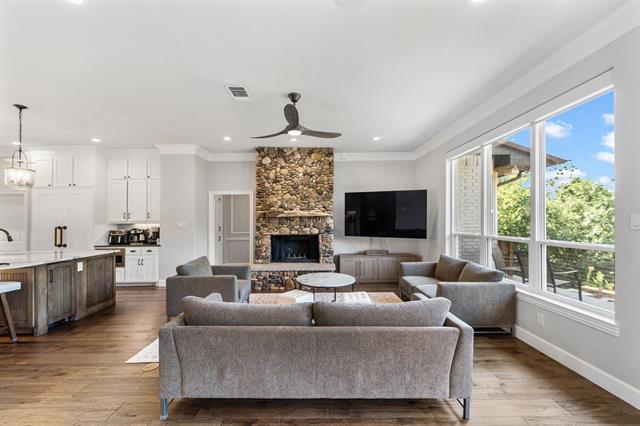 Building Photo - 621 Somerset Dr