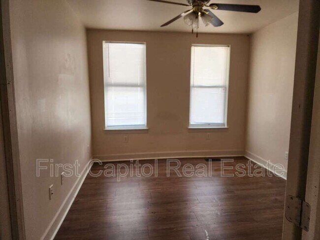 Building Photo - 711 N George St