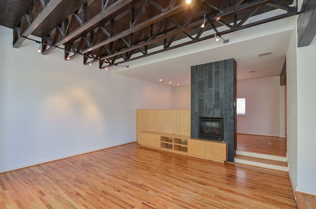 Building Photo - 1505 Utah St