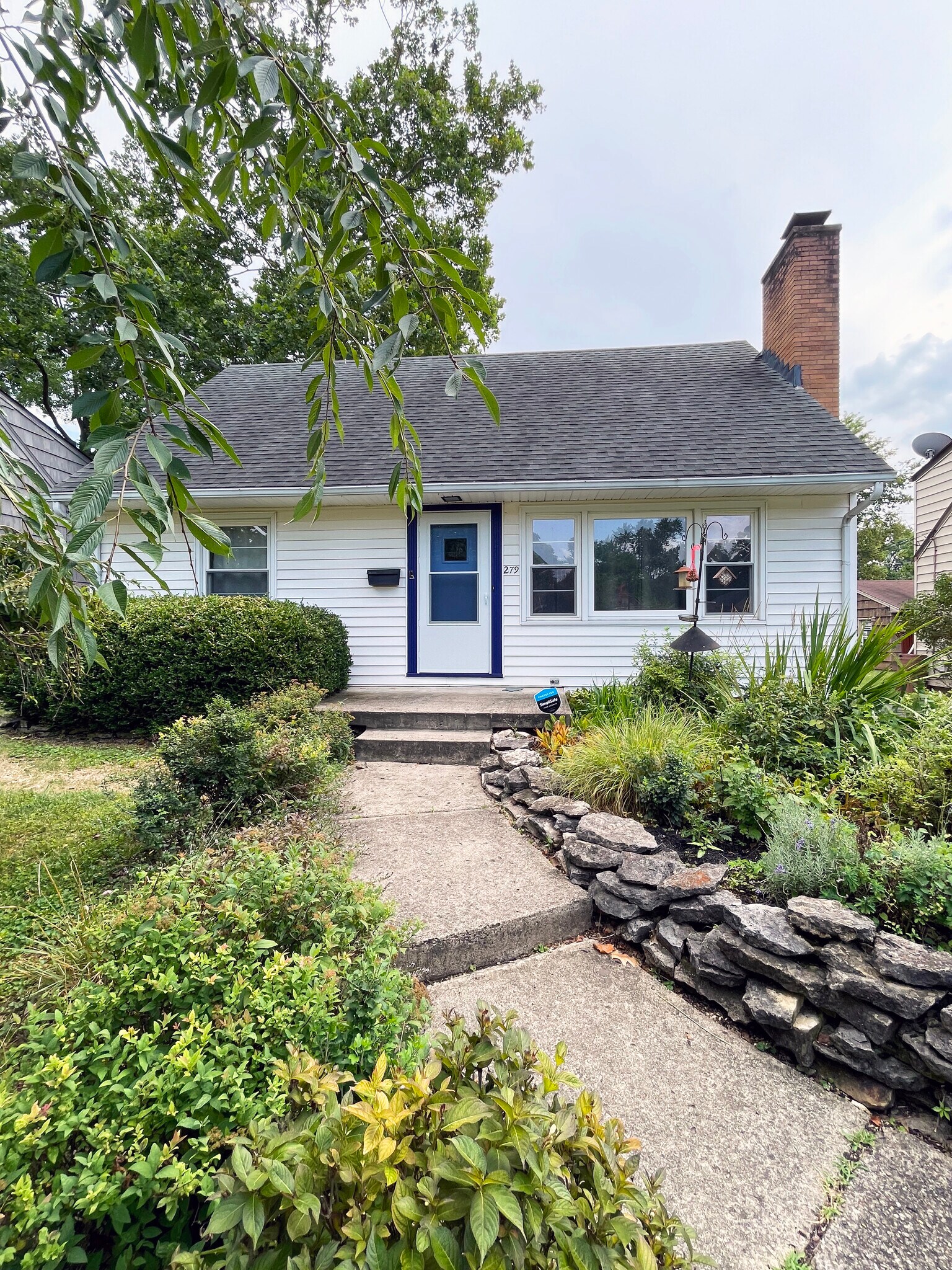 Front - 279 Highfield Dr