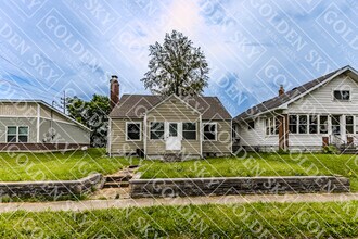 Building Photo - 811 E Memorial Dr